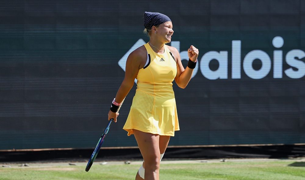 Шнайдер одержала победу над Калинской и прошла в 1/8 финала турнира WTA 1000 в Торонто