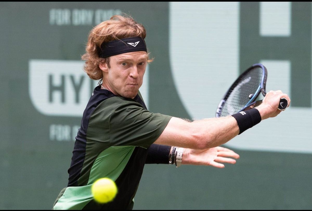 Еще один российский теннисист выбыл с турнира ATP-500 в Пекине